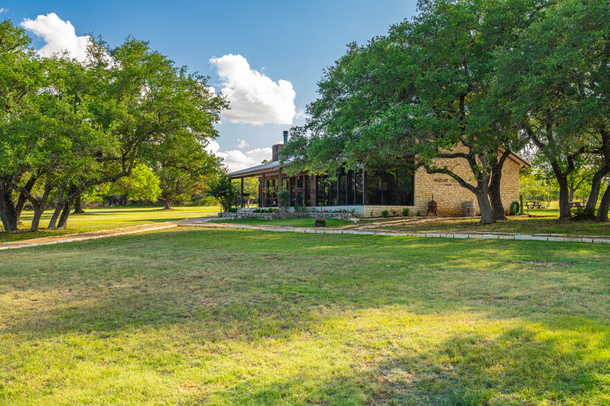 683 Ranch Road 1320, Johnson City, TX for sale - Primary Photo - Image 1 of 7