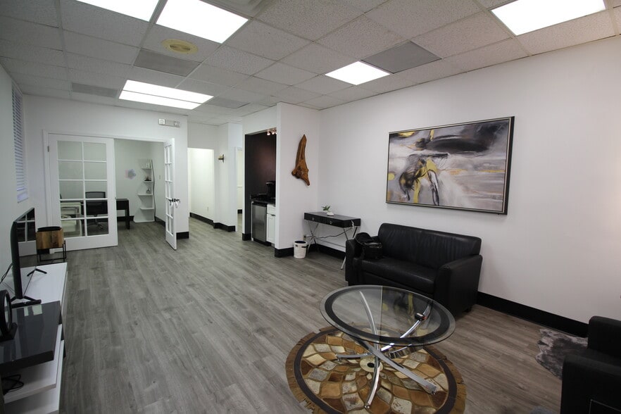 2506 W Virginia Ave, Tampa, FL for lease - Building Photo - Image 2 of 27