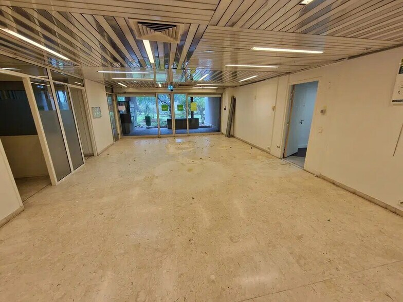 Office in Nice for lease - Building Photo - Image 2 of 6