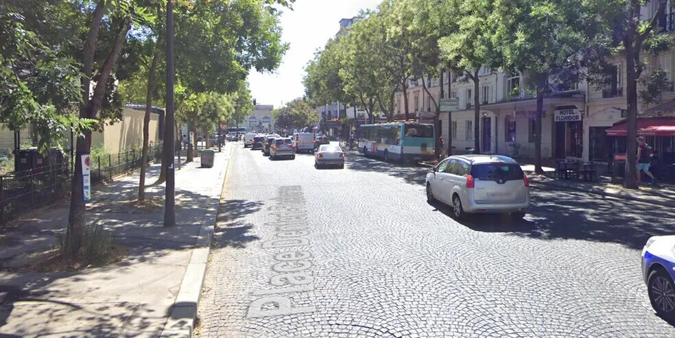 Retail in Paris for lease - Building Photo - Image 2 of 3