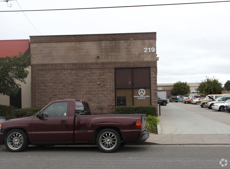 219 Old County Rd, San Carlos, CA for lease - Building Photo - Image 3 of 4