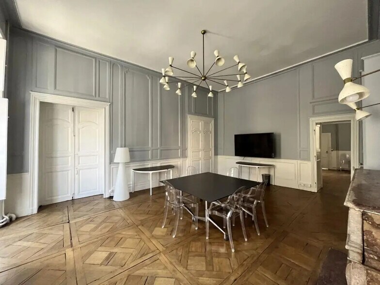 Office in Rennes for lease - Building Photo - Image 3 of 24