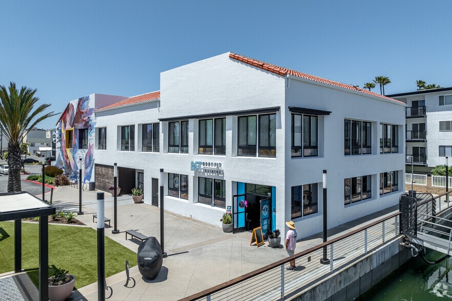 16360 Pacific Coast Hwy, Huntington Beach, CA for sale - Building Photo - Image 2 of 6