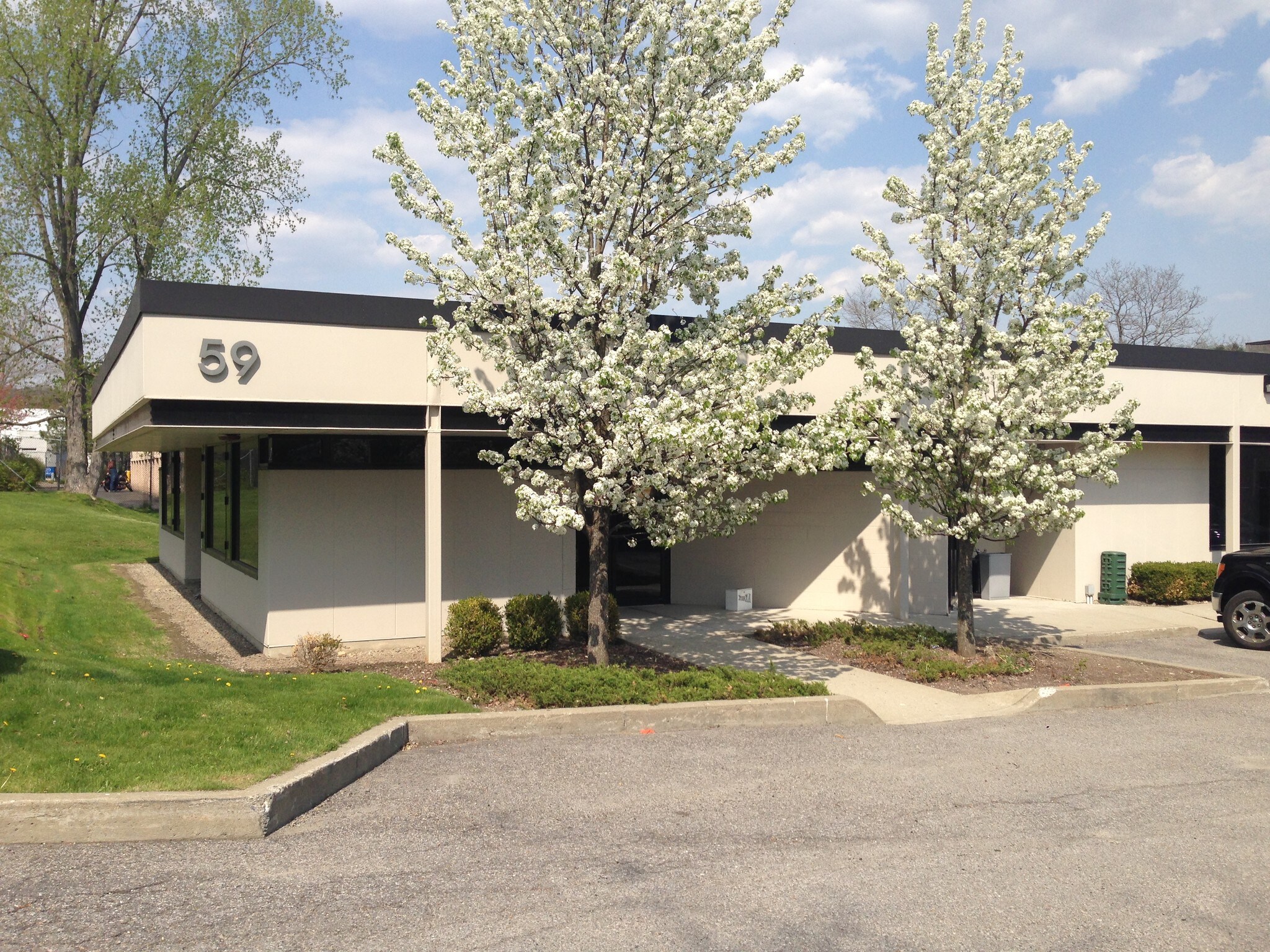 59 Kensico Dr, Mount Kisco, NY for sale Building Photo- Image 1 of 1