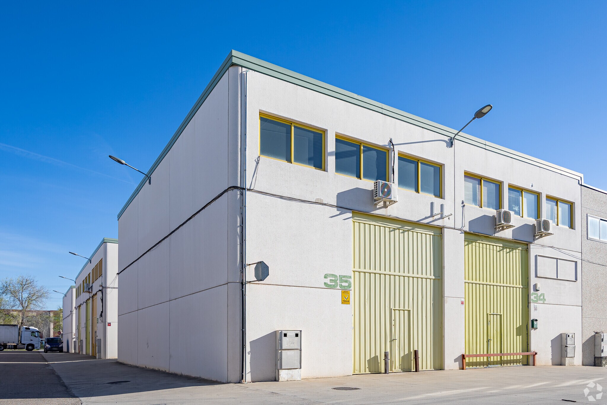 Calle Sisones, 2, Pinto, Madrid for sale Primary Photo- Image 1 of 1