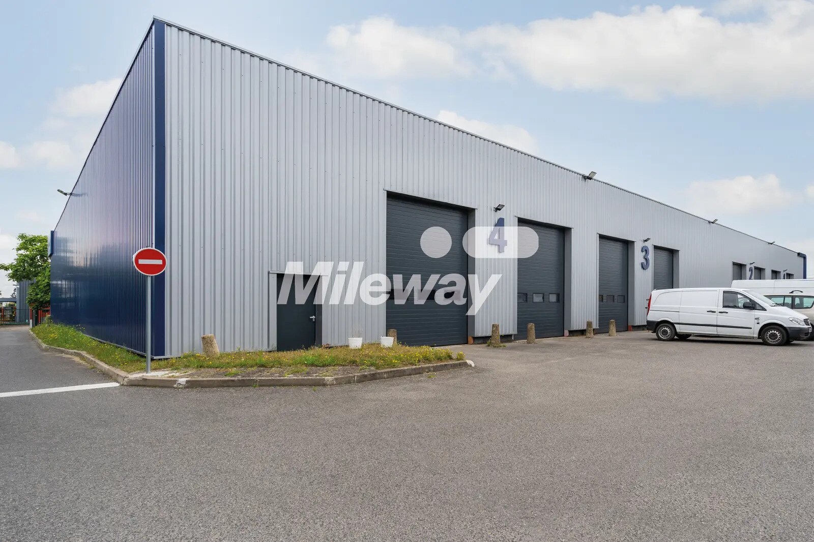 14 Rue Des Oziers, SAINT-OUEN-L'AUMONE for lease Building Photo- Image 1 of 7