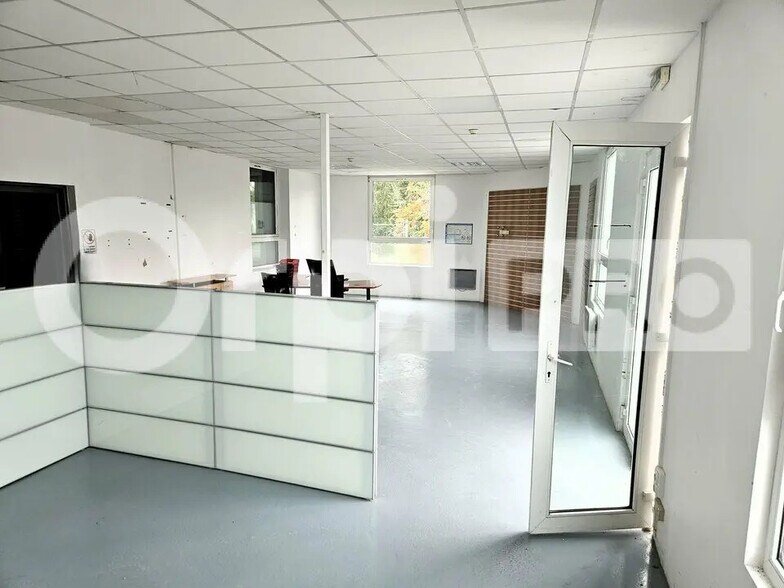 Flex in Soissons for lease - Building Photo - Image 2 of 5