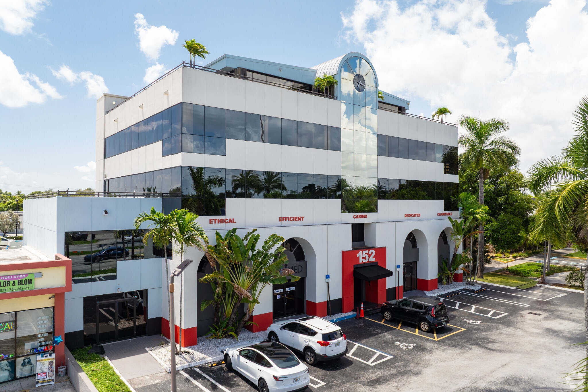 152 Ne 167th St, Miami, FL for lease Primary Photo- Image 1 of 36
