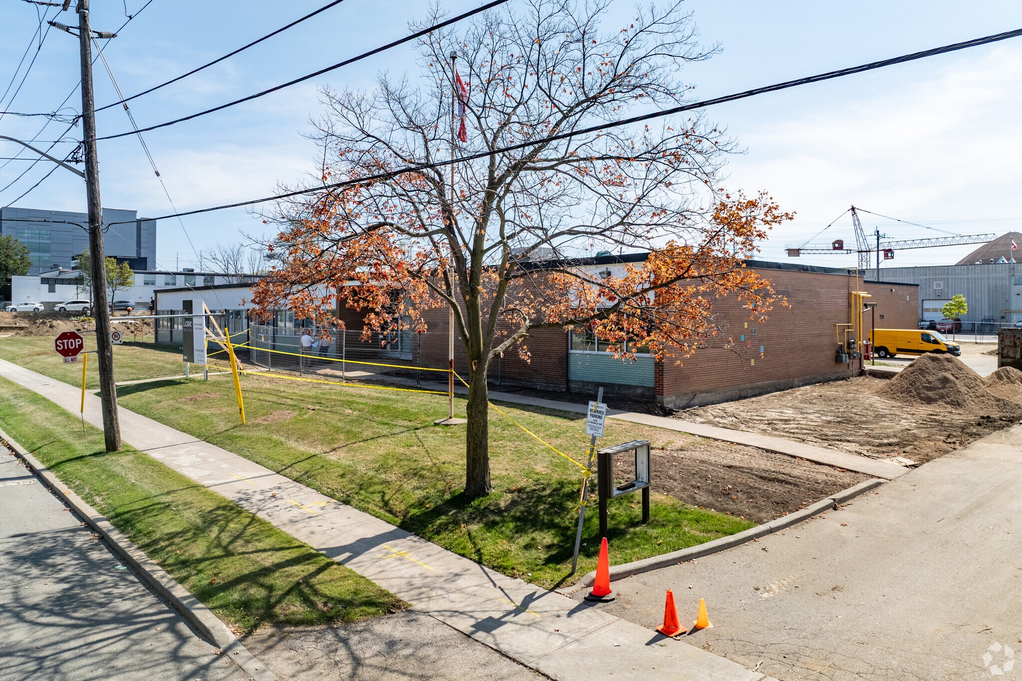 35 Mobile Dr, Toronto, ON for lease Primary Photo- Image 1 of 5