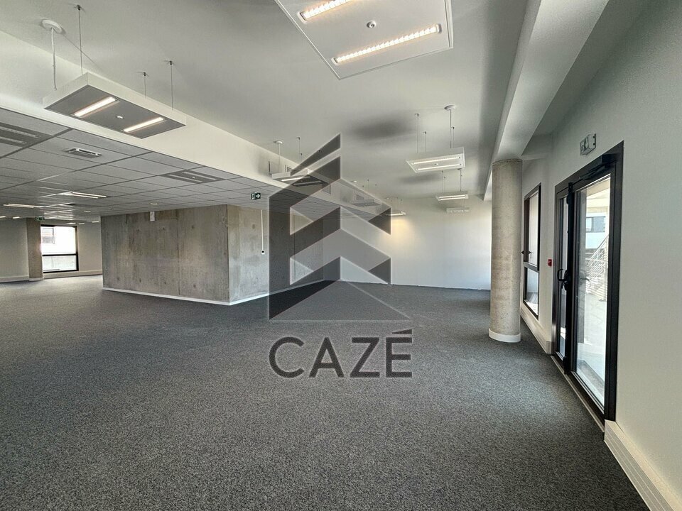 Office in Périgny for lease Interior Photo- Image 1 of 6