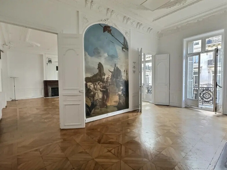 Office in Paris for lease - Interior Photo - Image 2 of 10