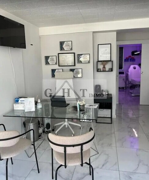 Retail in Aulnay-sous-Bois for sale - Interior Photo - Image 1 of 6