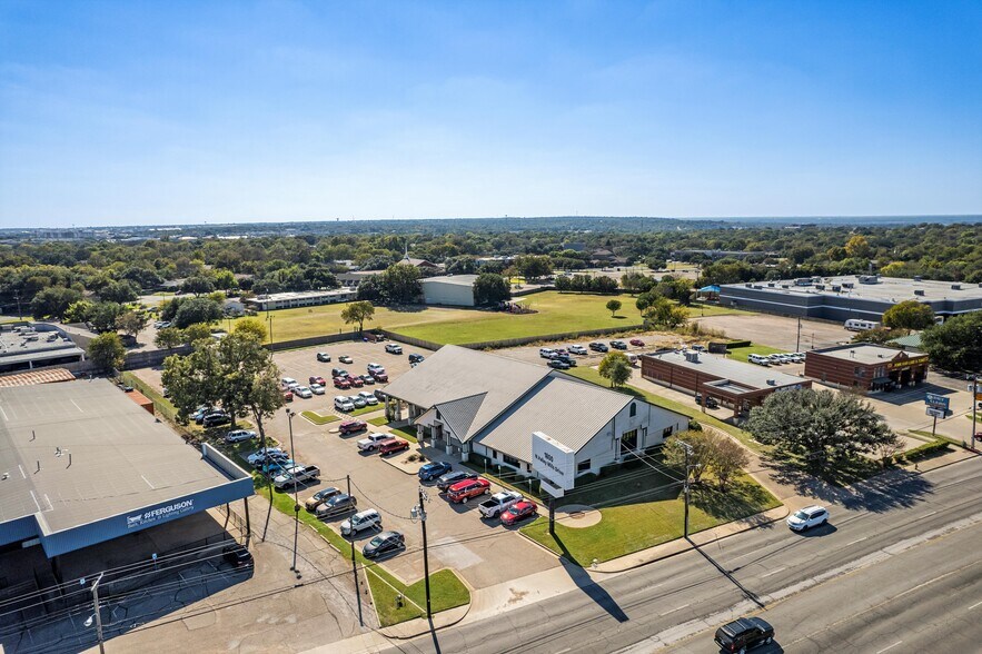 1800 N Valley Mills Dr, Waco, TX 76710