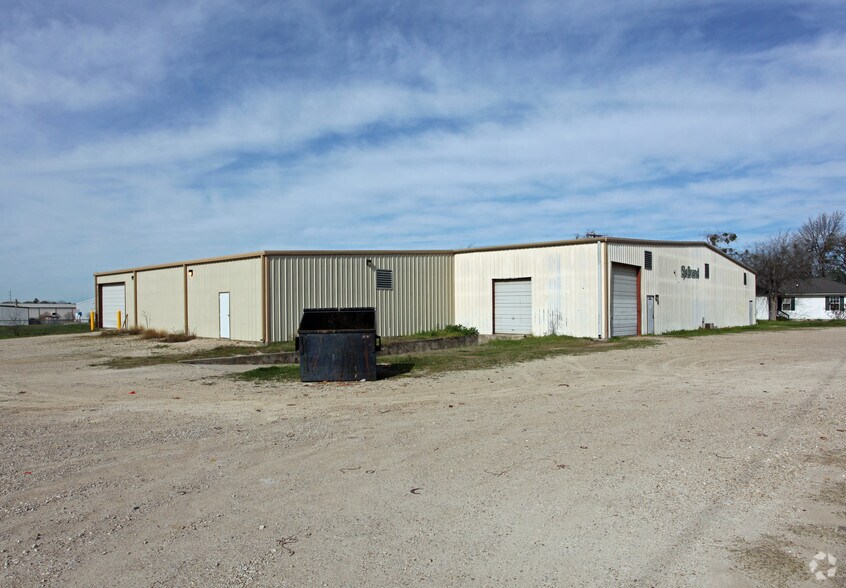 1701 S Oak Grove Rd, Ennis, TX 75119