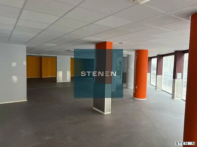 Industrial in Marseille for lease - Building Photo - Image 1 of 5