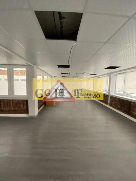 Office in Thiais for lease - Interior Photo - Image 2 of 3