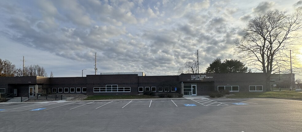 12208-12210 W 87th Street Pky, Lenexa, KS for lease - Building Photo - Image 1 of 9