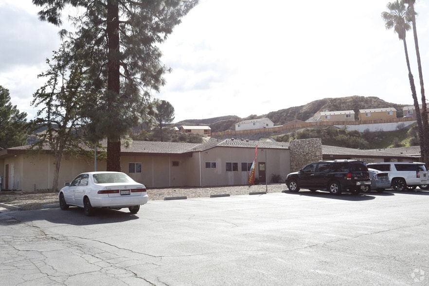 21704 Golden Triangle Rd, Santa Clarita, CA for lease - Primary Photo - Image 1 of 7