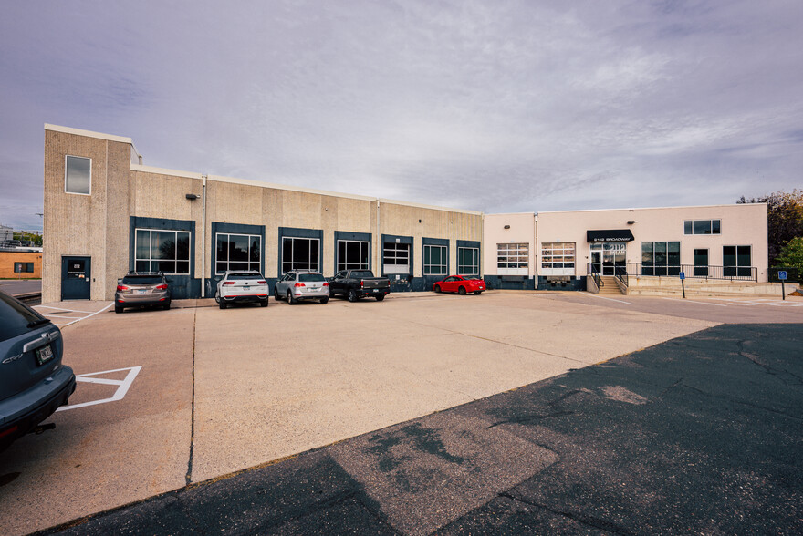 2112 Broadway St NE, Minneapolis, MN for lease - Building Photo - Image 3 of 8