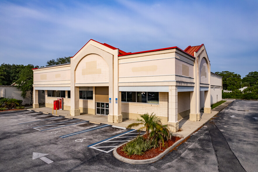 MEDICAL/RETAIL FOR LEASE - Drive Through Restaurant