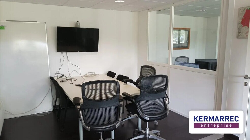 Office in Nantes for lease - Building Photo - Image 1 of 7