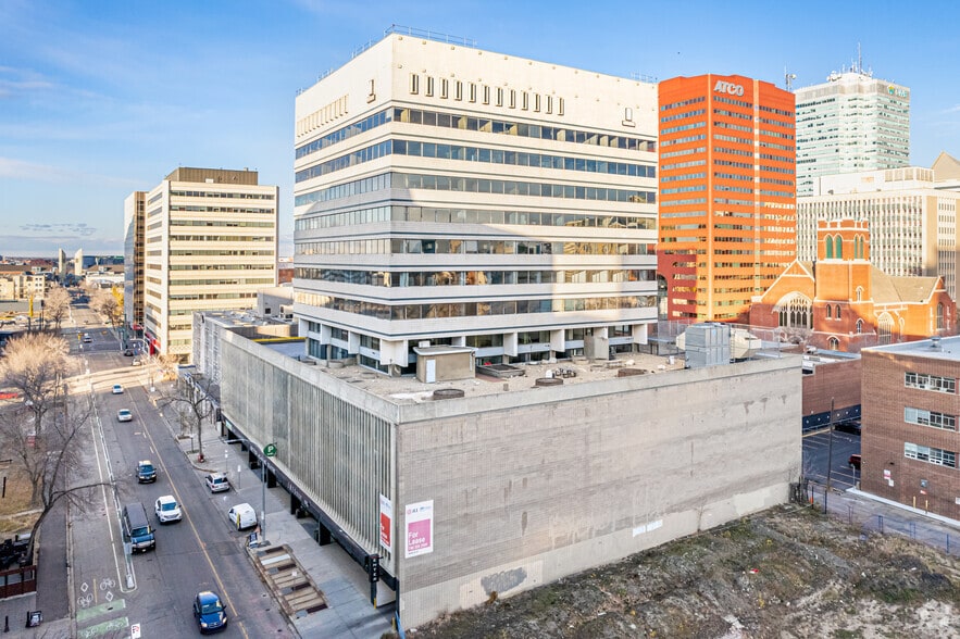 10025 106th St NW, Edmonton, AB for lease - Building Photo - Image 3 of 7