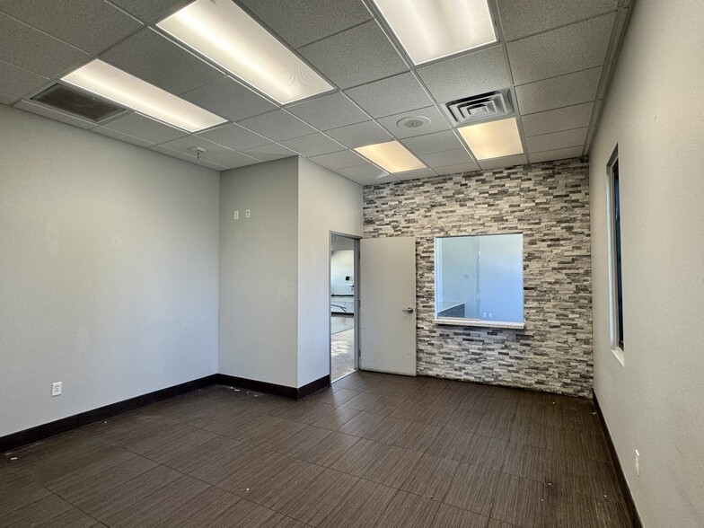 8988 W Cheyenne Ave, Las Vegas, NV for lease - Interior Photo - Image 3 of 12