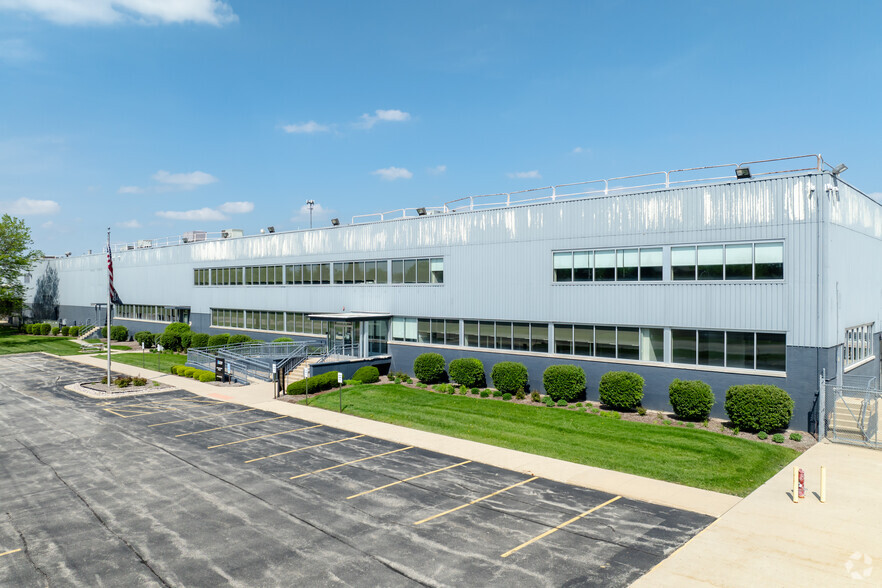 1717 Gifford Rd, Elgin, IL for lease - Building Photo - Image 1 of 5