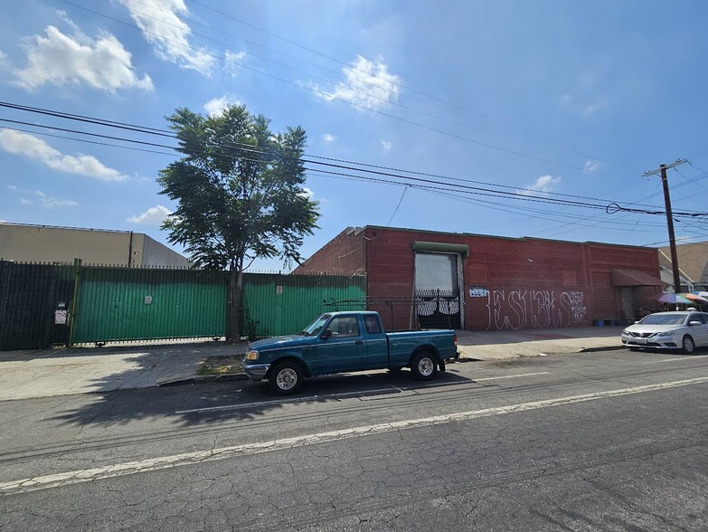 1200 E 28th St, Los Angeles, CA for lease - Building Photo - Image 3 of 11