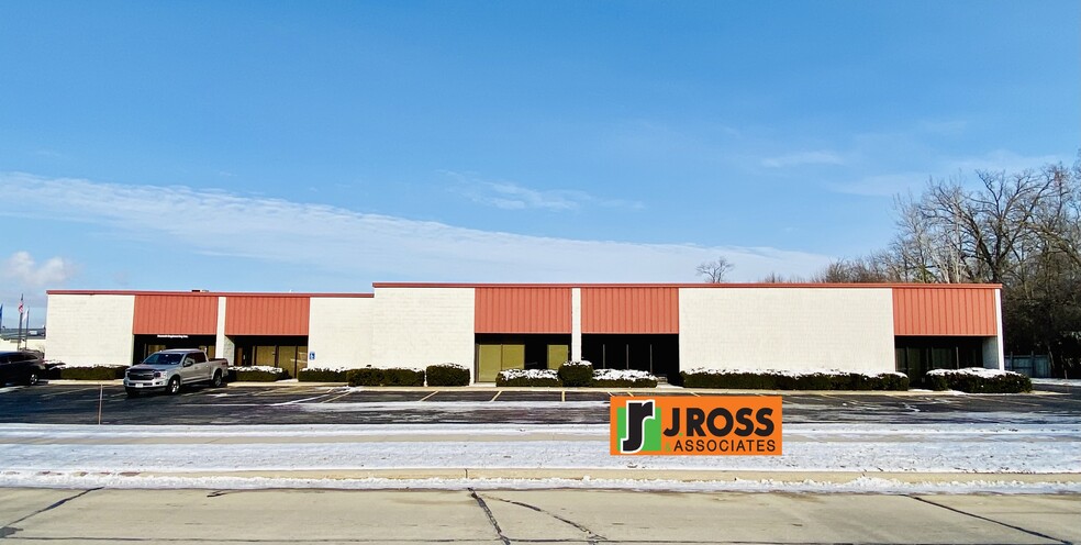 2416 Industrial Dr, Neenah, WI for lease - Primary Photo - Image 1 of 5