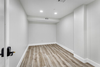 1302 Magnolia Street St, Gulfport, MS for lease Interior Photo- Image 2 of 3