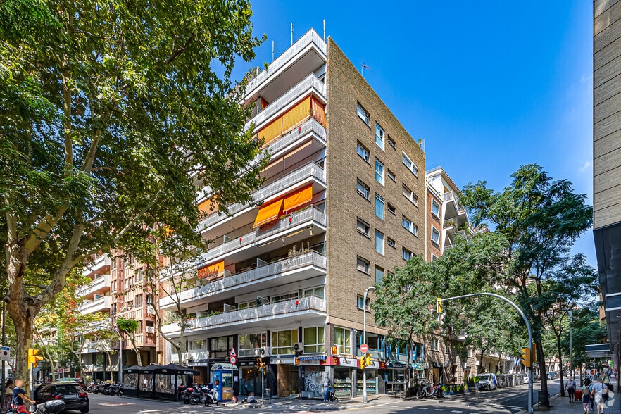 Carrer de Calvet, 27, Barcelona, Barcelona for lease - Building Photo - Image 2 of 3