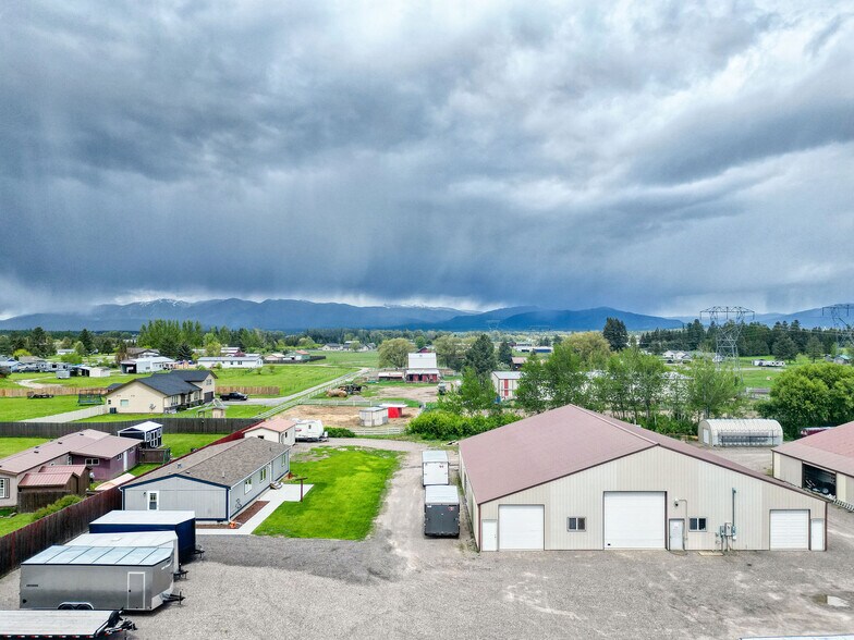 73 & 83 Sweebee Ln portfolio of 2 properties for sale on LoopNet.com - Primary Photo - Image 1 of 2