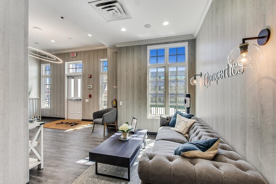 324 W Touhy Ave, Park Ridge, IL for lease - Building Photo - Image 2 of 47