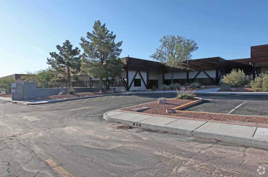 4300 W Tropicana Ave, Las Vegas, NV for lease - Primary Photo - Image 1 of 3