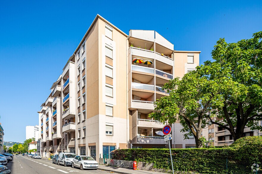 in Lyon for sale - Primary Photo - Image 1 of 1