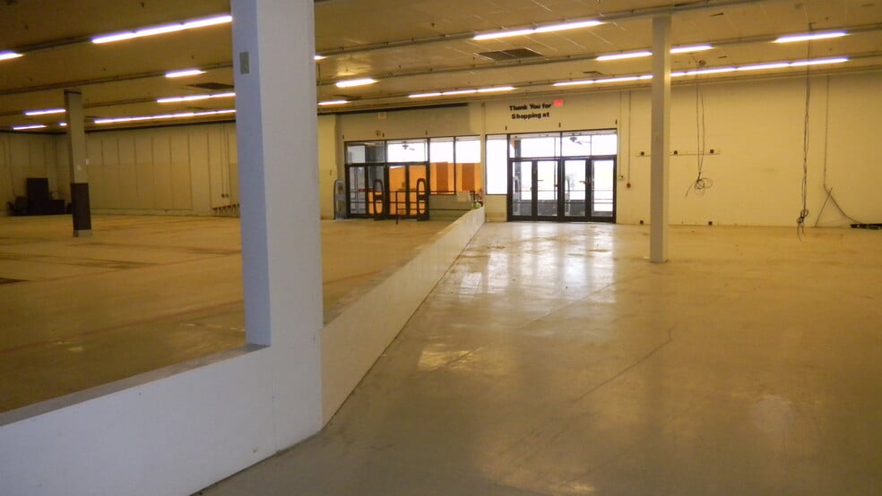 100 N US Highway 77, Raymondville, TX for sale - Interior Photo - Image 2 of 2