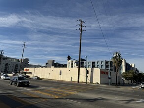 5321 Vineland Ave, North Hollywood, CA for lease Building Photo- Image 1 of 3