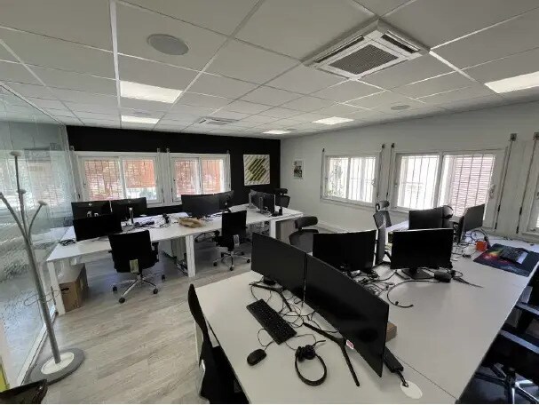 Office in Vitrolles for lease - Building Photo - Image 3 of 13