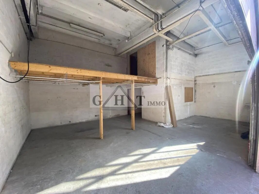 Industrial in Saint-Maur-des-Fossés for lease Interior Photo- Image 1 of 11
