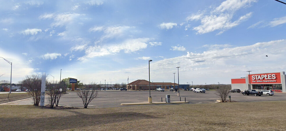 1630 Lonnie Abbott Blvd, Ada, OK for lease - Primary Photo - Image 2 of 4