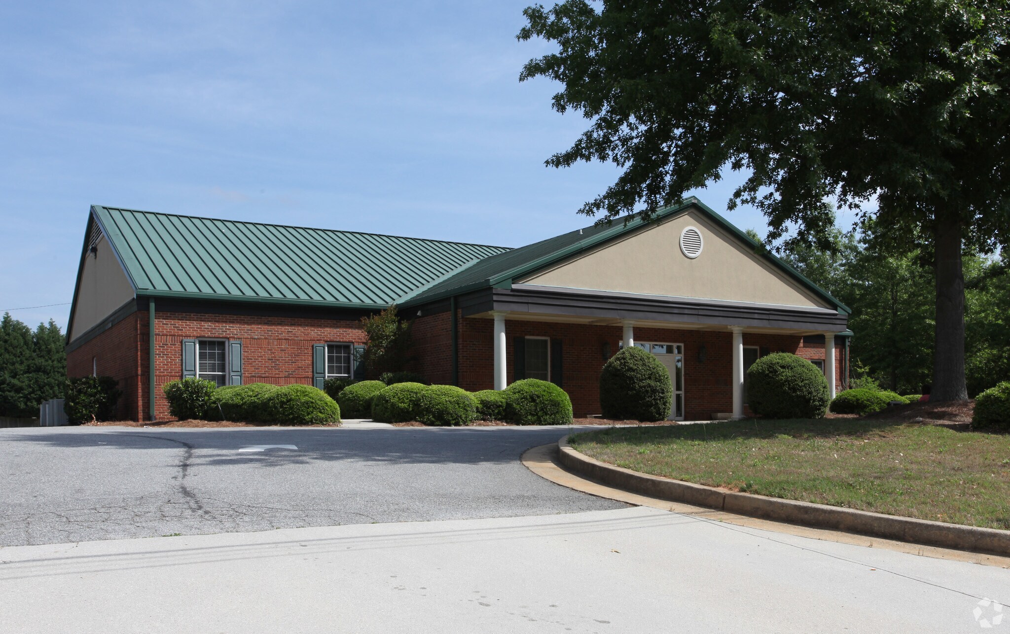 908 Killian Hill Rd, Lilburn, GA for sale Primary Photo- Image 1 of 1