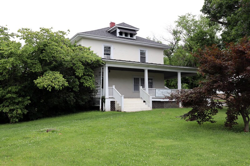 611 W Main St, Purcellville, VA 20132