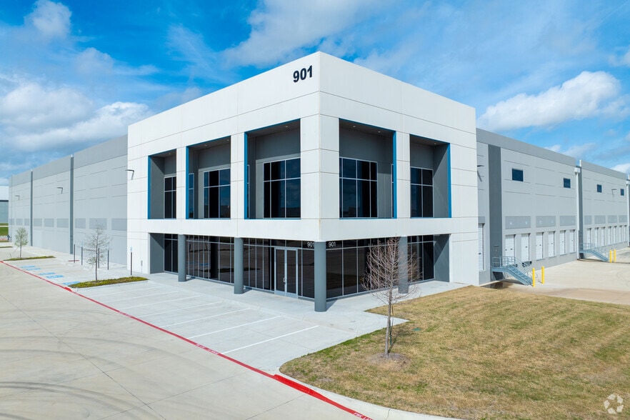 901 Distribution Dr, Wilmer, TX for sale - Primary Photo - Image 1 of 1