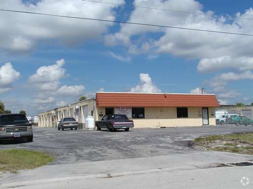 7535 Enterprise Dr, Riviera Beach, FL for lease - Primary Photo - Image 1 of 3