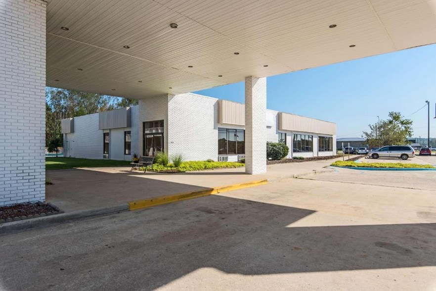 2031 Military St S, Hamilton, AL for sale - Building Photo - Image 2 of 6