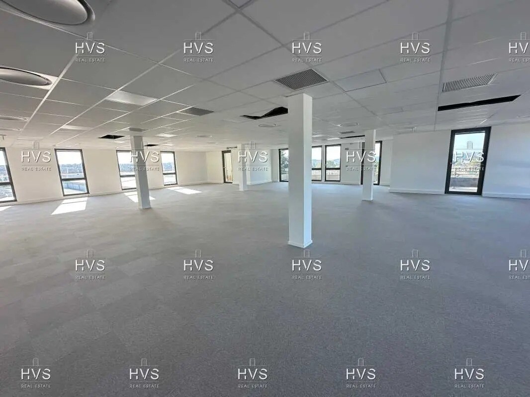 Office in Aix-en-Provence for lease Interior Photo- Image 1 of 10