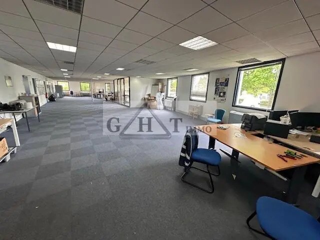 Office in Lisses for lease - Interior Photo - Image 2 of 10