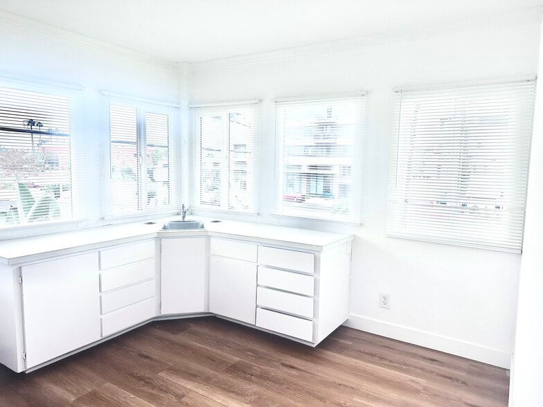 18821 Delaware St, Huntington Beach, CA for lease - Building Photo - Image 3 of 14