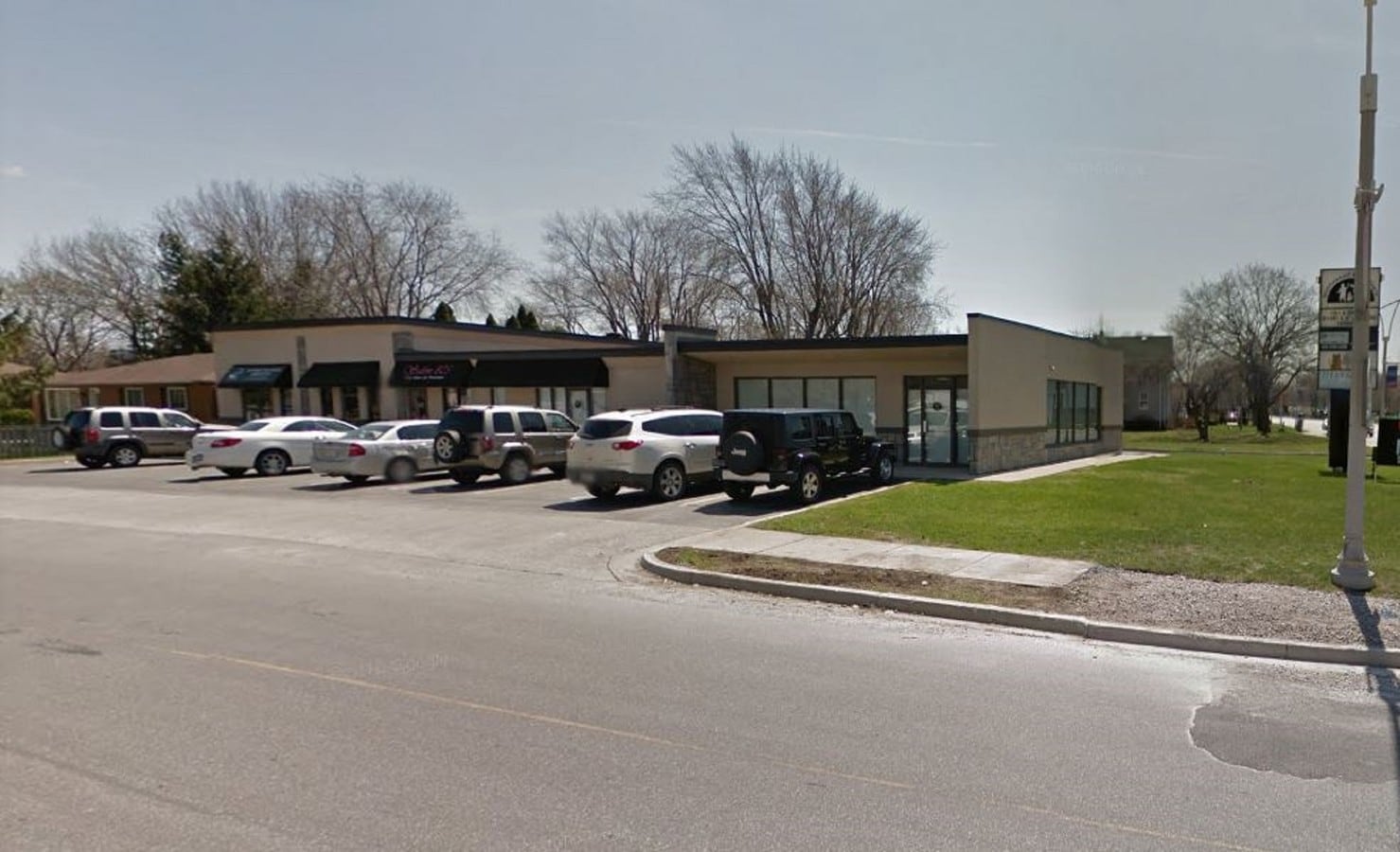 805 Front Rd, Lasalle, ON N9A 2J4